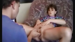 Il ragazzo scopa sua moglie con la barba lunga in un anale stretto. Video porno amatoriale video porno gratis di donne fatto in casa privato.